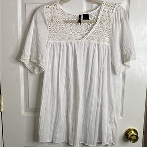 New Directions White Puff Sleeve Smocked Blouse